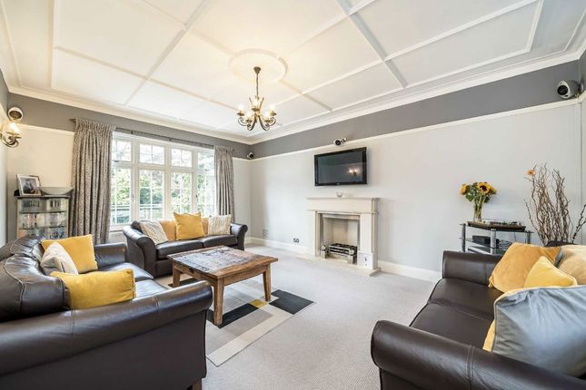 144, Pollards Hill North, London photo 2