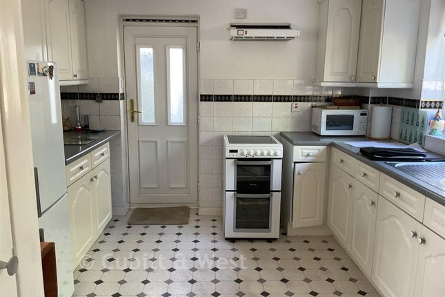 3, St. Mary's Close, Pulborough photo 2