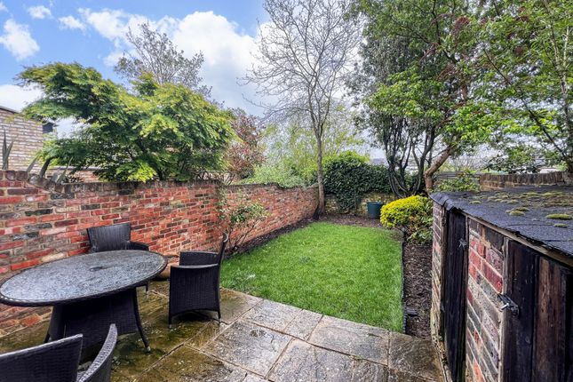 129, Bathurst Gardens, London photo 2
