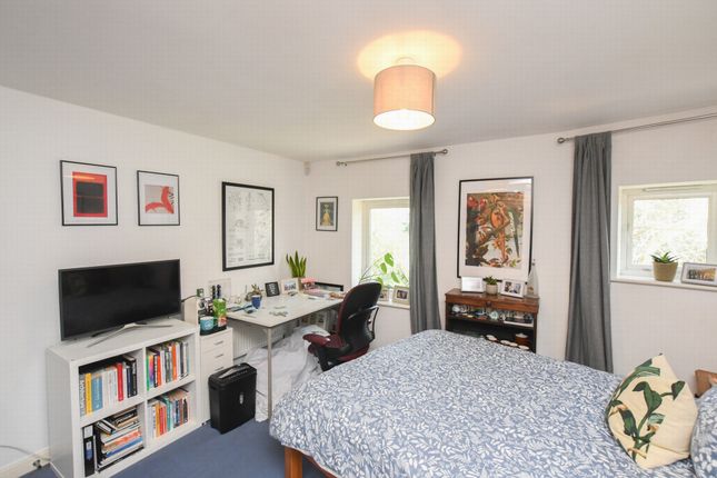 Flat for sale in Charlton Green, Dover