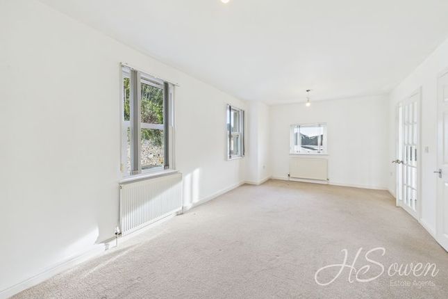 6 Marina Court, Warren Road, Torquay photo 3