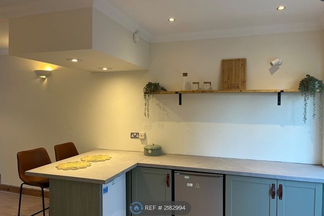 Balmoral Drive, Hayes, Middlesex photo 5