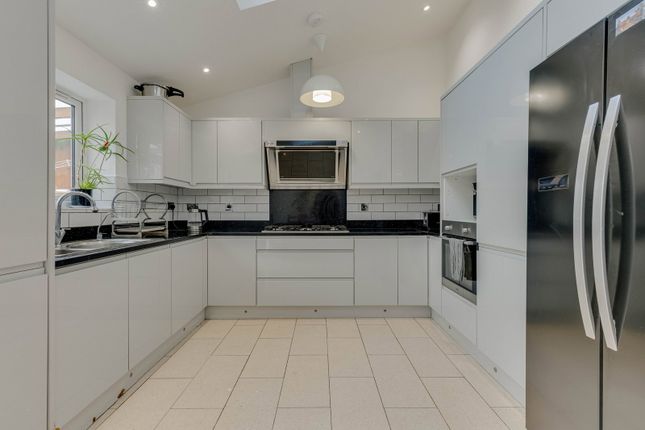 38, Sandstone Road, London photo 4