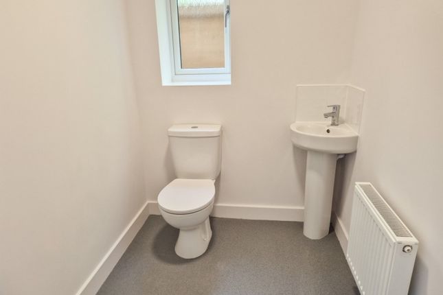 2, Magpie Close, Grimsby photo 4