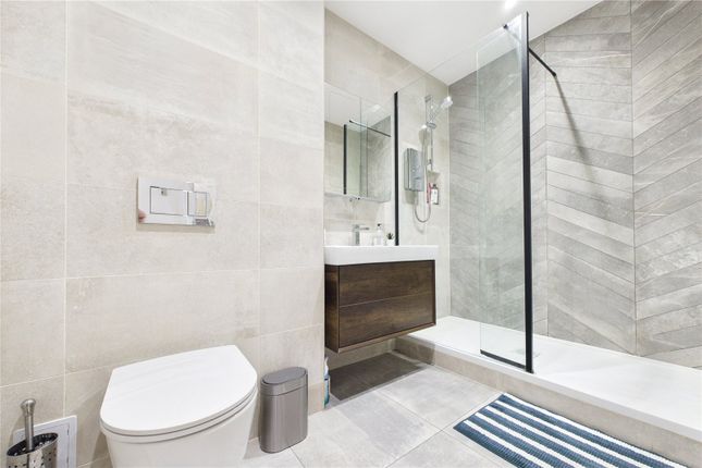 38 Hartslock Court,, Shooters Hill, Reading photo 4