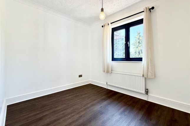 592, Watford Way, London photo 3
