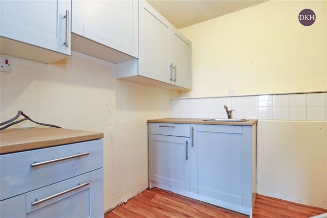 Flat for sale in Argyle Court, King Georges Avenue, Watford, Hertfordshire
