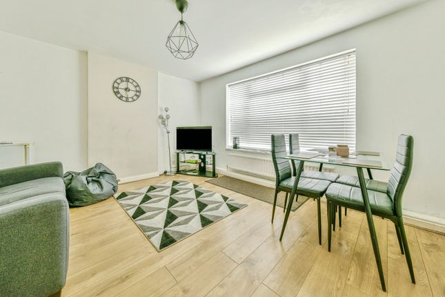 13, William Place, Hertfordshire photo 2