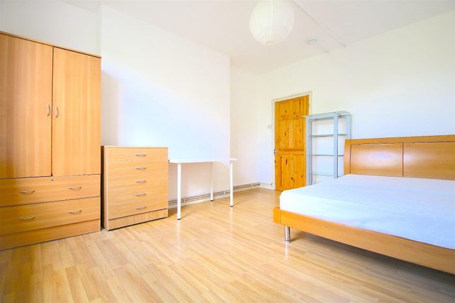 Flat 6, Dellow House, Dellow Street, London photo 2