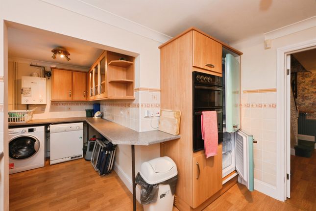 27, College Road, Hoddesdon photo 4