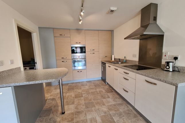 154 Burghley Court, Kingsquarter, MAIDENHEAD photo 2