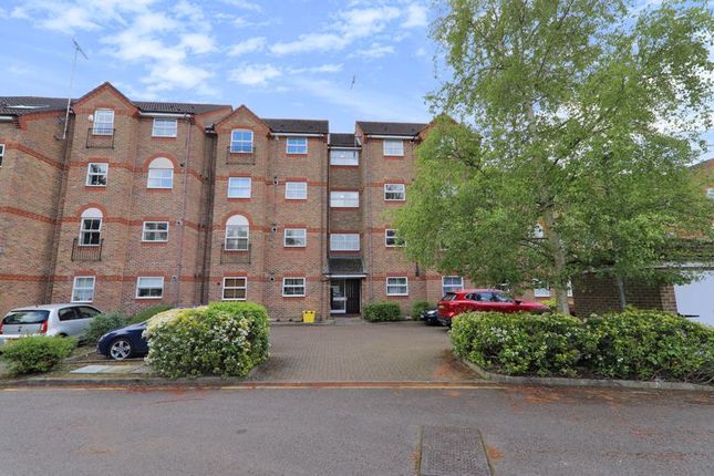 Flat for sale in Salters Close, Rickmansworth