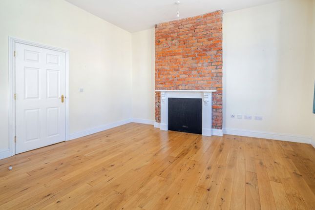 Flat 2, Kensington House, 20, High Street, Gloucestershire photo 2