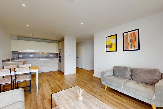 Flat 39, 48, Skylark Point, Newnton Close, London photo 3
