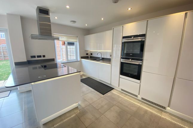 110, Terlings Avenue, HARLOW photo 3