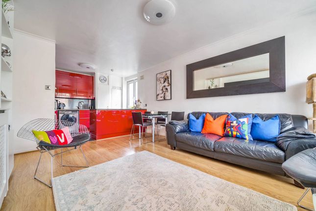 Flat for sale in Comber Grove, Camberwell, London