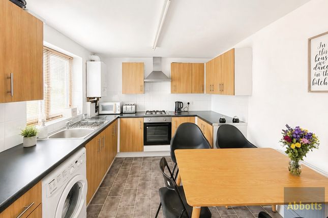 20, Basildon photo 2
