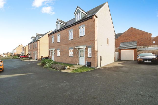 4-bed house on 90, Lindhurst Way West, Mansfield, £250,000