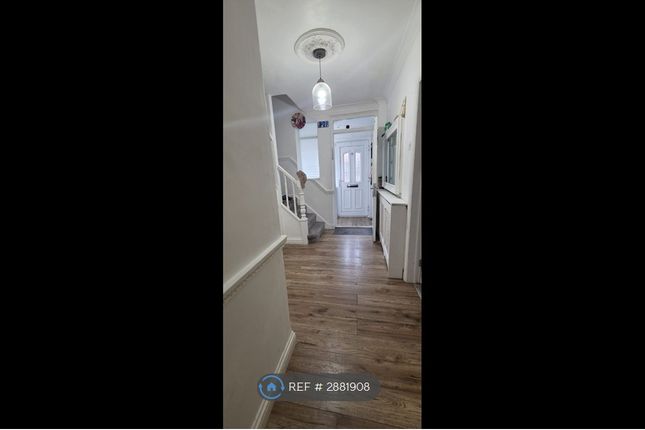 3, Gatehope Drive, South Ockendon photo 3