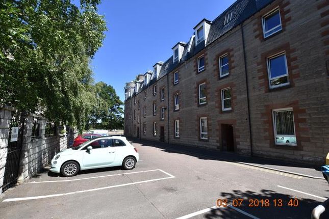 Thumbnail Flat to rent in South Inch Place, Perth