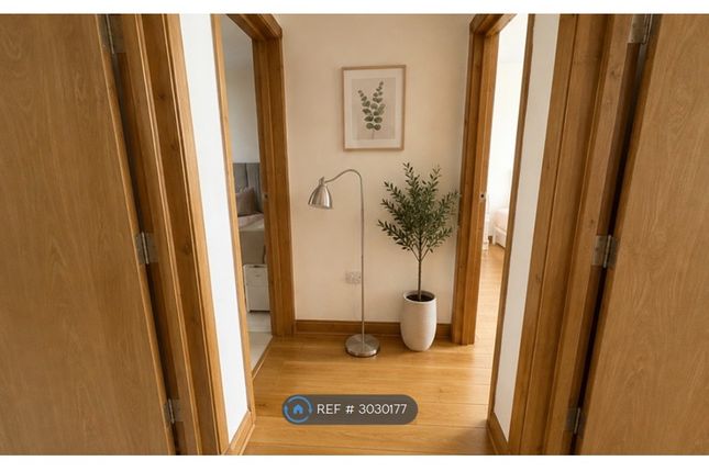 Flat, A Elgar Avenue, Surbiton photo 2