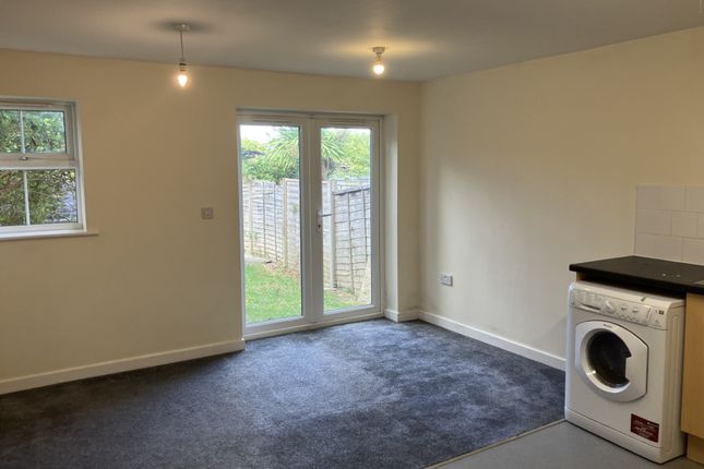 Flat 2, 281 Columbia Road, Bournemouth photo 2