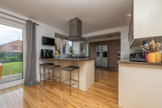 8 Alcocks Road, Alcester photo 3