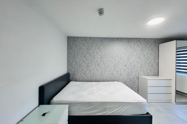 Flat 10, 75, Chaplin Road, Wembley photo 2