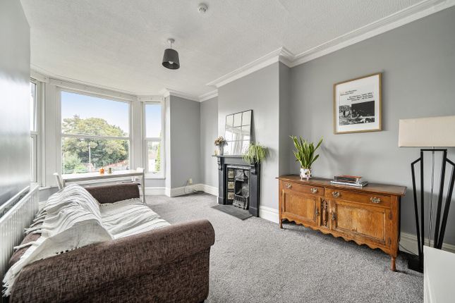 Flat 2, 1, Roundhay Mount, West Yorkshire photo 2