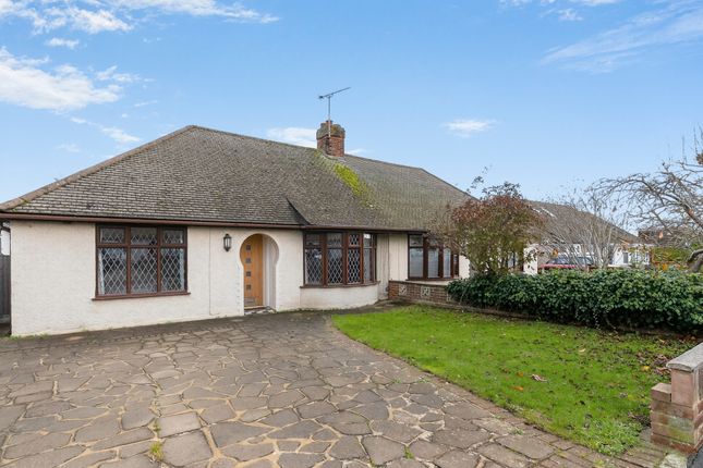 53, Deirdre Avenue, Wickford photo 2