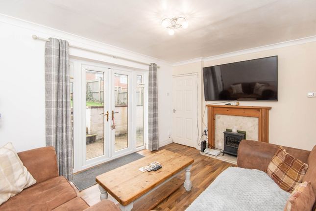 24 Springvale Close, Chesterfield photo 3