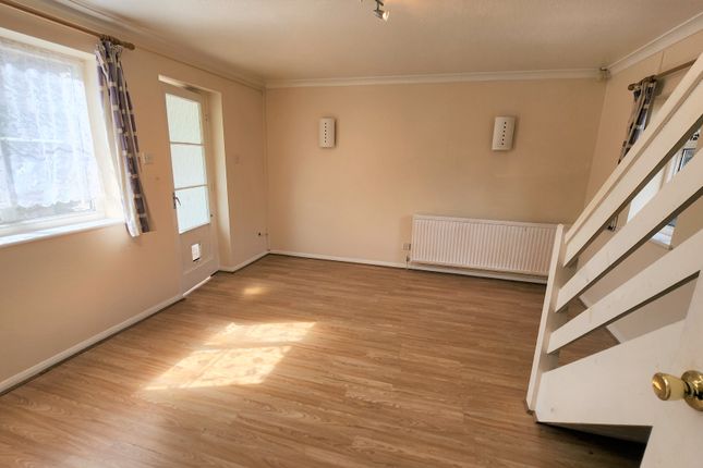 27 Carisbrooke Court , Carisbrooke Court , Slough photo 2