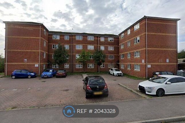 Flat to rent in Edward Court, Aldershot GU11