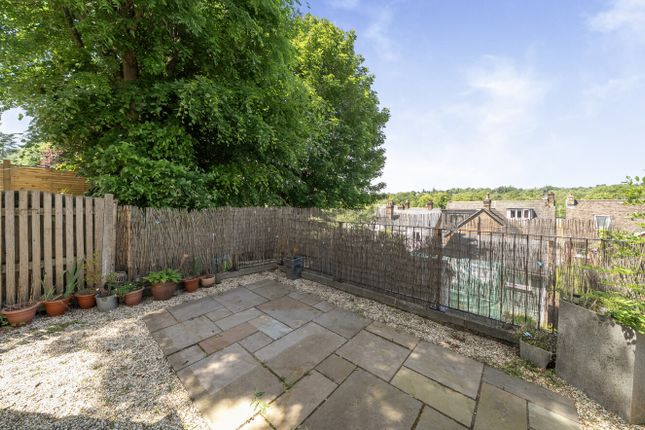 14, Longdene Road, Surrey photo 3