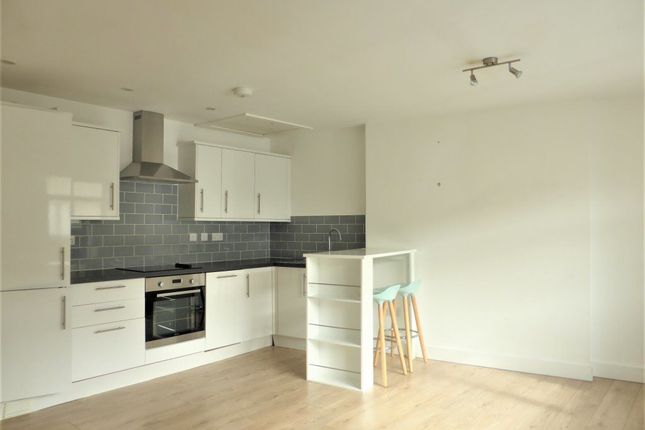 Thumbnail Flat to rent in Western Road, Hove