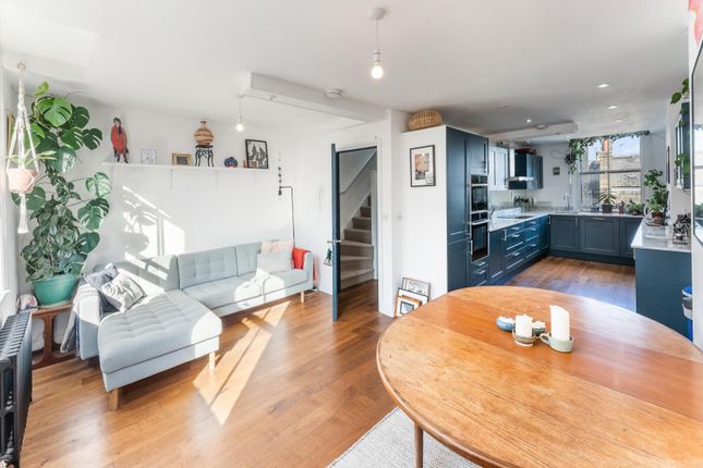 Thumbnail Flat to rent in Settles Street, London