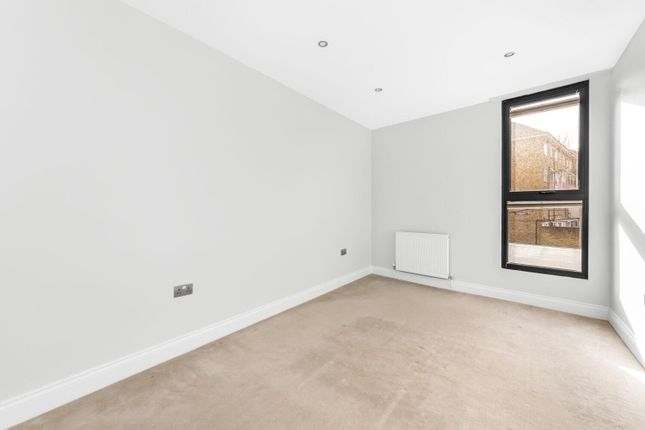 Flat to rent in Comerford Road, Brockley, London