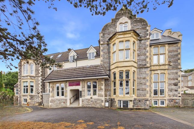 2-bed flat on Atlantic Road South, North Somerset, £175,000
