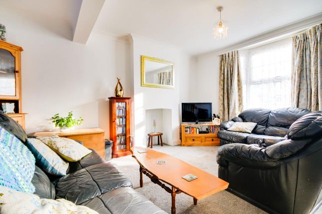 End terrace house for sale in Glover Road, Ashford