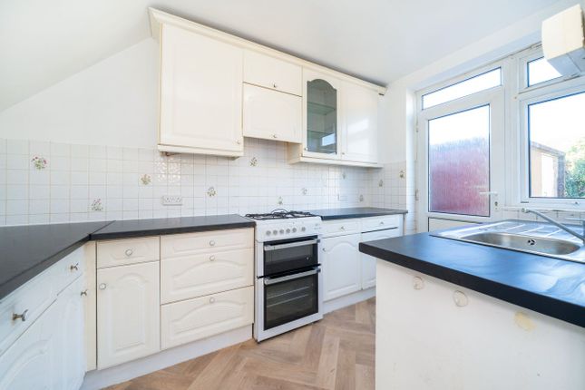 79, Long Readings Lane, Slough photo 4
