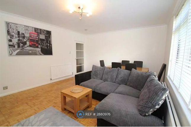 Knoll Court, Elvetham Road, Fleet photo 2