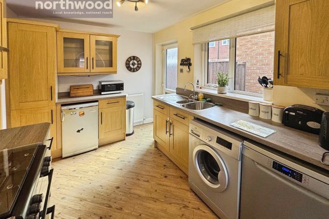 12, Brightwell Close, Upton photo 3