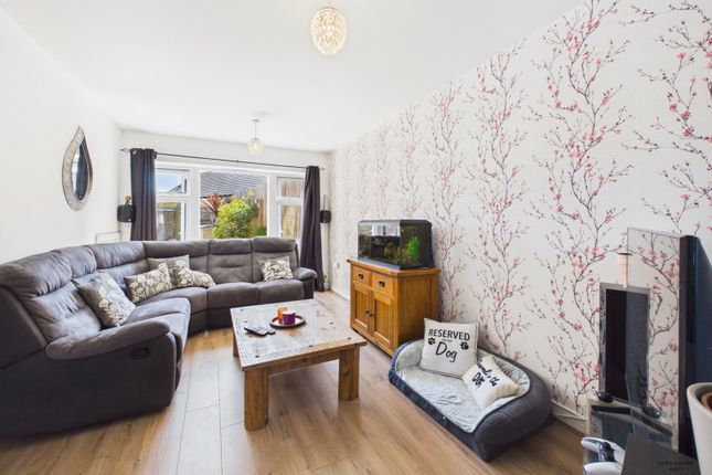 18, Flora Way, Rochester photo 2