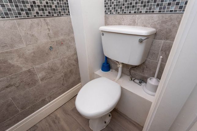 6, Castleton Road, Salford photo 4