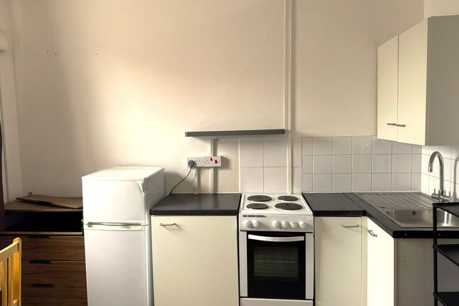 14 Cyprus Road, Finchley photo 3