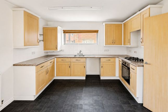 3-bed house on 7, March, £1,100/mo