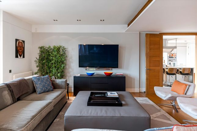 Flat for sale in Davies Street, Mayfair, London