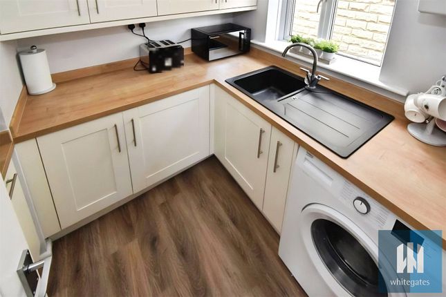 3, Portland Close, Huddersfield photo 4