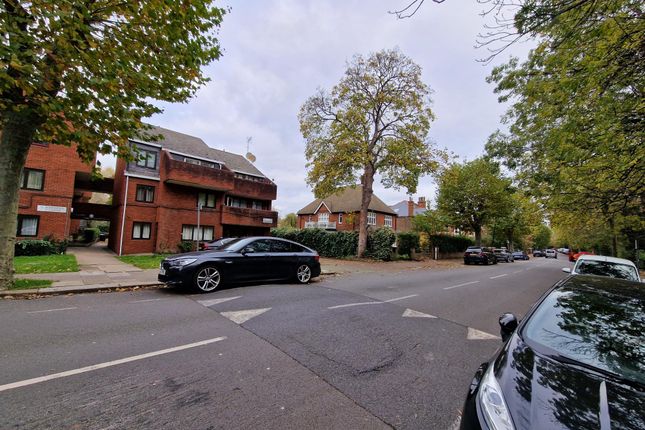 St. Laurence Close, London photo 2
