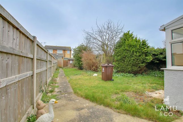 2, Kents Avenue, Holland-On-Sea photo 2